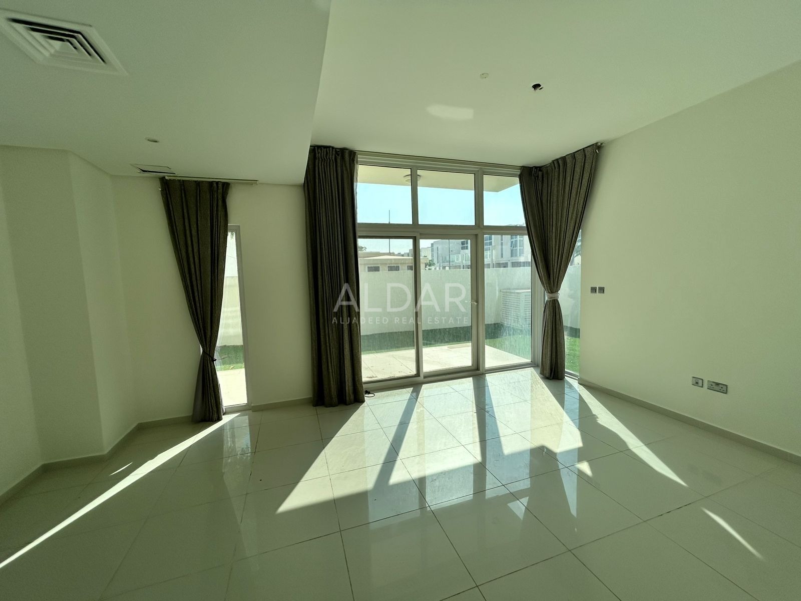 Stylish Design | Ample Space | Corner Unit