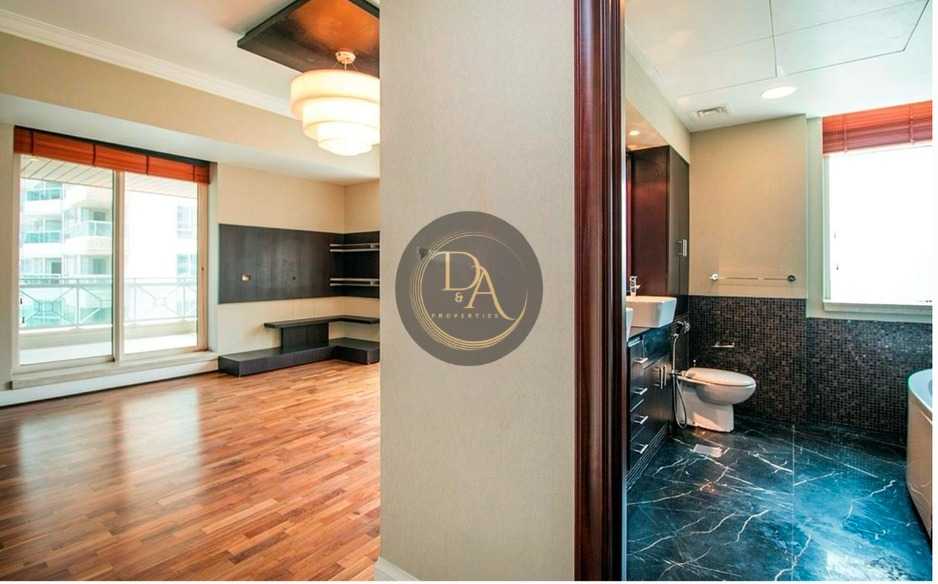 Fully Upgraded 4BR + Maid | Full Marina View