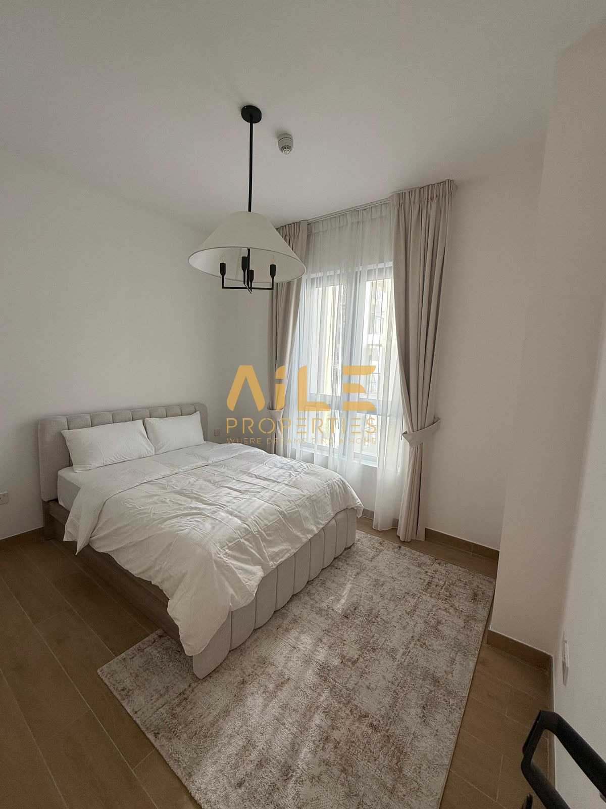 PRIME LOCATION / VACANT / GREAT FEATURES 