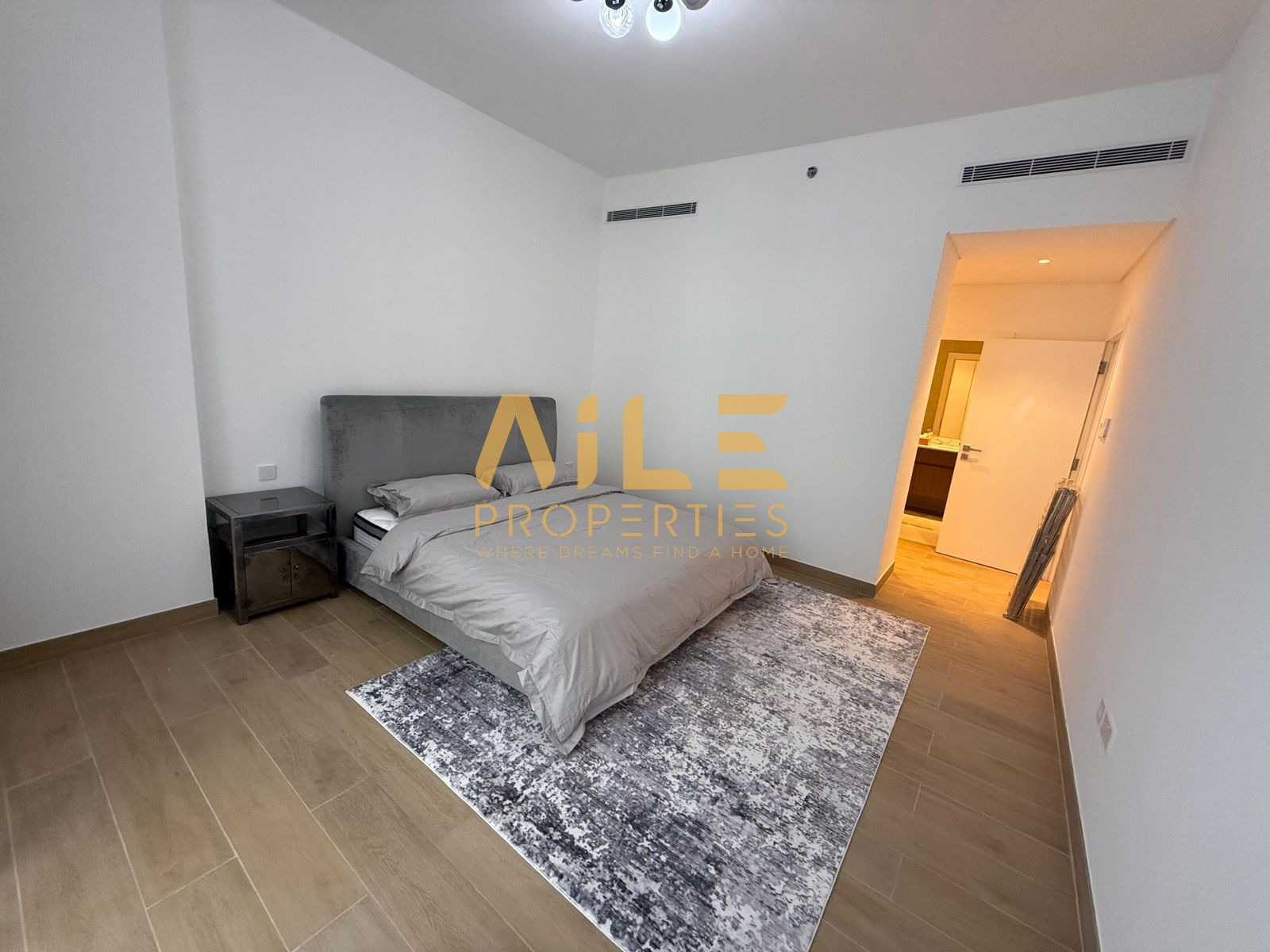PRIME LOCATION / VACANT / GREAT FEATURES 