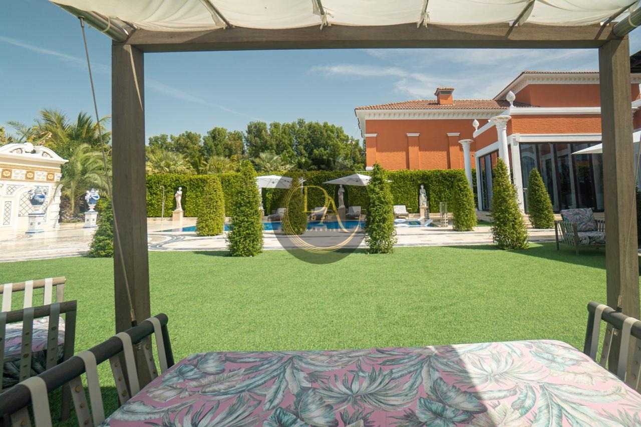 luxury villa for sale at palm jumeirah