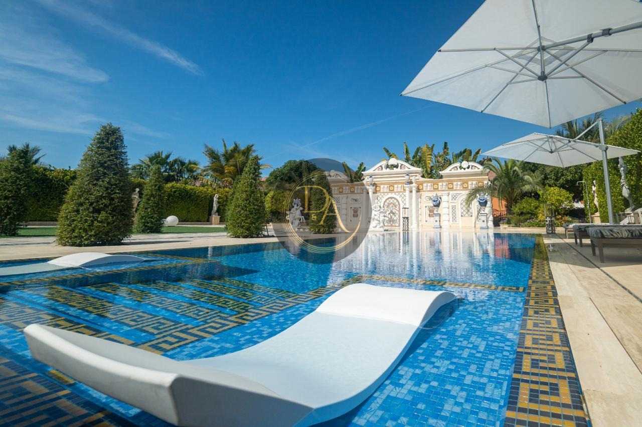 luxury villa for sale at palm jumeirah